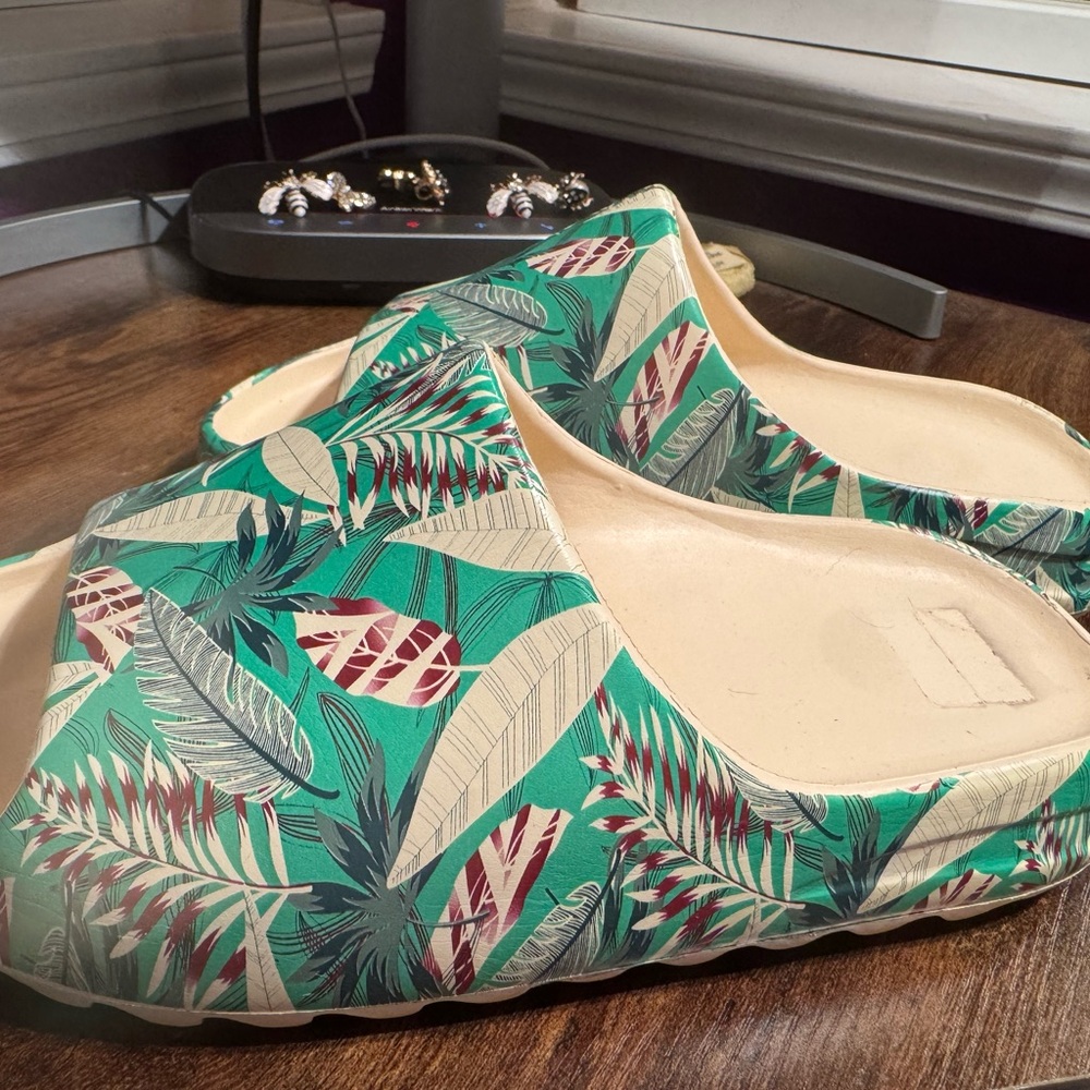 Tropical Green Slide Sandals,size 40(10)